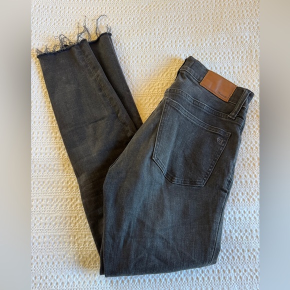 Madewell Faded Black Dark Grey 9” High Rise Skinny distressed Raw Hem Jeans - Picture 5 of 8